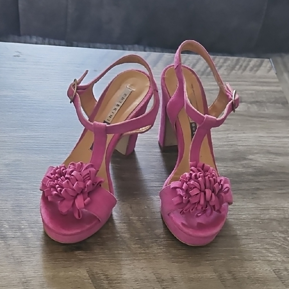 Chic Pink Platform Heels with Decorative Front